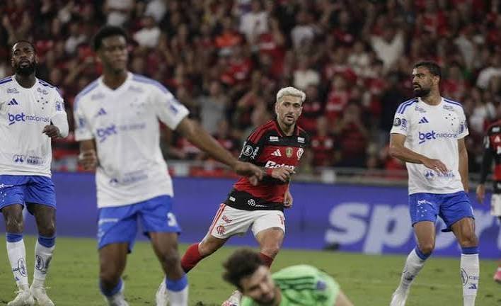 Flamengo vence o Cruzeiro e avan&ccedil;a &agrave;s quartas da Libertadores no Maracan&atilde;