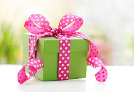 La fête des mères approche et si vous avez commencé à penser au dessert, vous réfléchissez sûrement aussi au cadeau ! 10 Idees Cadeaux A Personnaliser Pour La Fete Des Meres