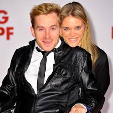 In diesem sommer wollen samuel koch und sarah elena timpe heiraten. Samuel Koch Sarah Elena Timpe Liebesauftritt In Berlin Gala De