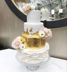 Hochzeitstorte Mit Blattgold Hochzeitstorte Zuckerbackerei Konditor Meister