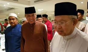 Tidak timbul isu zahid akan dikecam dan dibodohkan oleh ahli. Malaysiakini Pemilihan Umno Zahid Di Depan Tapi Kejutan Boleh Berlaku
