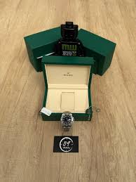 Rolex OP DATEJUST 16014 à lunette cannelée , en tres bon état. Aucun  stretch dans le bracelet, révisee en 2021. Boîte + Surboite + pochette de  service + cartes de garantie de