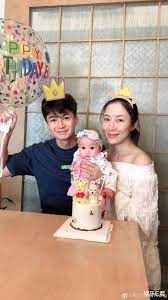 胡杏兒工作微博 2月10日 11:07 来自 iphone客户端 胡杏儿超话 #明天除夕# 2020年即将圆满结束，我们与 @胡杏儿 杏儿也共同经历了不平凡的一年。 å…¬å¼€6ä½tvbå¥³ä¸»è§'çš„èŒå¨ƒ èƒ¡æå„¿å„¿å­çš„è¶…é«˜é¢œå€¼æˆç„¦ç‚¹ æ—¶å°šä¹‹å®¶