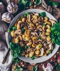 Crispy Roasted Gnocchi With Garlic Mushrooms And Pine Nuts Vegan Bianca Zapatka Knoblauch Pilze Rezepte Gnocchi