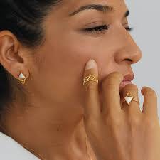 Vicki Ring's Instagram, Twitter & Facebook