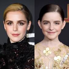 El parecido entre McKenna Grace (quien interpreta a la versión pequeña de  Sabrina) y Kiernan Shipka ❤️