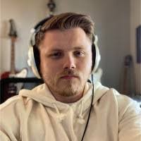 Alex Murchison's Instagram, Twitter & Facebook