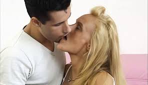 Notgeile Blondine Mit Sommersprossen Fickt Und Blaesst Wie Eine Schlampe |  xHamster