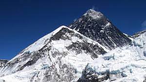 Mount everest, mountain on the crest of the great himalayas of southern asia that lies on the border between nepal and the tibet autonomous region of china. Ux0l5fny Mrskm