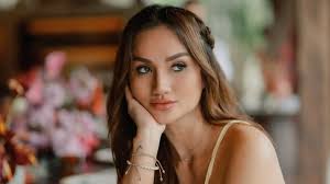 Dihujat karena Tampil Seksi Pasca Operasi, Tengku Dewi Putri Tulis Pesan  Tegas