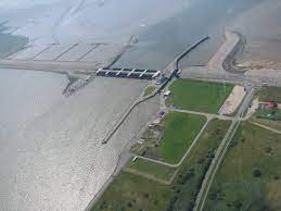 Das eidersperrwerk befindet sich an der mündung der eider bei tönning. Eidersperrwerk Wikipedia