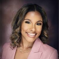 Heather Doggett's Instagram, Twitter & Facebook