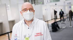 Jede person, die laut impfreihenfolge anspruch auf die impfung hat, wird von der stadt per post benachrichtigt und bekommt einen. Impfzentrum Hamburg Das Ist Egoistisch Impfarzt Berichtet Uber Masche Bei Zweitimpfungs Dranglern Stern De