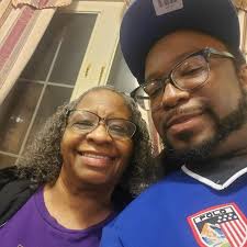 Please help me wish my Big sister Amber Craig a Happy Birthday She's  probably gonna kill me for posting a pic of her so y'all make it worth it  😂🤷🏽‍♀️ 🎂 #birthday #