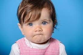 Sie empfehlen eltern, den kindern erst ab 14 jahren ohrringe zu. Ohrringe Ab Wann Kann Man Einem Baby Oder Kleinkind Ohrlocher Stechen Lassen Liliput Lounge