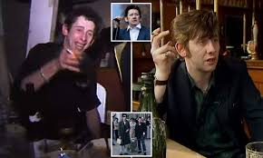 Шэйн макгауэн, джонни депп, сайобхан макгауэн и др. Shane Macgowan Brushes Off His Battles With Alcohol And Drugs In New Film About His Life Daily Mail Online