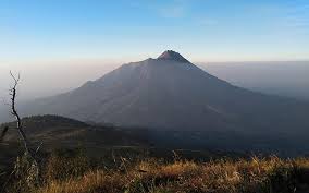 Gunung kelud adalah sebuah gunung berapi di provinsi jawa timur, indonesia. 10 Gunung Berapi Berstatus Waspada Dan 3 Siaga Ini Rinciannya Kabar24 Bisnis Com