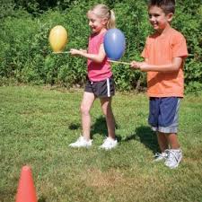 Los juegos recreativos para jóvenes y niños son experiencias o actividades organizadas en las que participas activamente con otros, para divertirte y los adultos a menudo jugaban juegos con niños para compartir la diversión y enseñarles las habilidades necesarias para los roles de adultos. Divertidos Juegos Para Fiestas De Adultos En Casa Certificacion Calidad Turistica