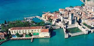 Sirmione La Perle Du Lac De Garde Lac De Garde Lac Grands Lacs