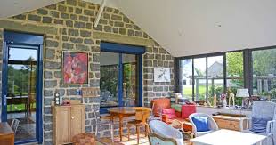 Veranda Salon Tres Vitree Avec Une Charpente Bois Et Toiture En Ardoise Www Verandaline Com Extension Maison Veranda Charpente Bois