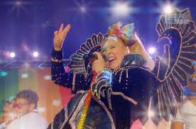 Singer and dancer jojo siwa, known for roles on dance moms and various nickelodeon shows, has announced her first live concert tour. Khpq6gzlenpltm