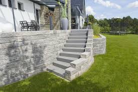 Romano Mauer Rustica Von Rinn Betonsteine Und Natursteine Rinn Betonsteine Und Natursteine Vorgarten Design Gartengestaltung Landschaftsdesign