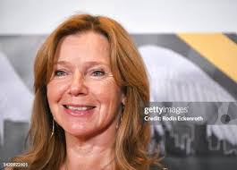 Carolyn Saul's Instagram, Twitter & Facebook