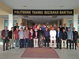 Politeknik tuanku sultanah bahiyah (ptsb) yang sebelum ini lebih dikenali sebagai politeknik kulim (pku) telah memulakan operasinya pada 1 mac 2002 di kampus sementara yang berpusat di politeknik seberang perai. Politeknik Tuanku Sultanah Bahiyah Logo