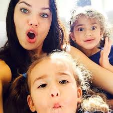 Adriana lima and julian edelman have called it quits. Adriana Lima S Daughters Love Makeup As Much As Their Mom Adriana Lima Daughters Adriana Lima Adriana