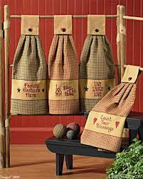 Learn how to work pique stitch in crochet and make a hanging hand towel for the kitchen with this free crochet pattern. Hanging Kitchen Towels