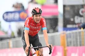 There was another breakaway winner on stage 6 of the giro d'italia, as gino mäder (bahrain victorious) triumphed atop the colle san giacomo, but also more gc a Itowmlijbfklom