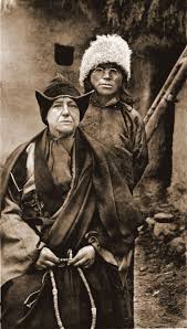 Sophie Makariou En 1924 Alexandra David Neel Est La Premiere Europeenne A Rentrer A Lhasa Deguisee En Mendiante Lhasa Photo Noir Et Blanc Portraits De Celebrites