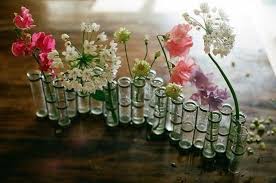 Epingle Par Anne Abherve Gueguen Sur Extra Ordinaire Tube A Essai Composition Florale Vase