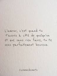L Amour C Est Quand Tu T Assois A Cote De Quelqu Un Et Que Sans Rien Faire Citation Amour Heureux Citations Motivantes Citations Sur Les Mots