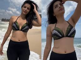 Sonali Raut Mesmerises As She Poses In A Chic Bikini At The Beach; Watch  Video - News18
