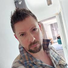 Hi . I'm new to this group and have bought an old Yamaha Pacifica 112 to  get it working. Have put new strings