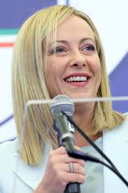 Lo stile di Giorgia Meloni: analisi semiseria dei suoi look, dei colori e  degli accessori