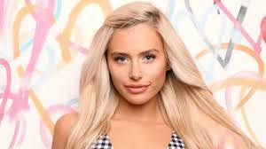 Ellie Mate's Instagram, Twitter & Facebook