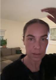 Hun er litt befal hjemme også, tror jeg hadde klart meg fint i kompani  Lauritzen #fyp #wlw #lgbt #funnyvideo #comedy @Eline Darki