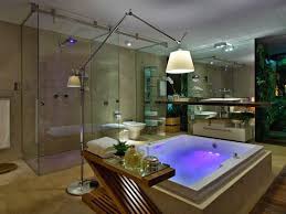 Banheiro De Luxo Com Banheira Banheiro Classico Moderno Com Banheira De Hidro Bancada De Madeira Com Pia De Cuba Sobre Luxury Bathroom Home Bathroom Design