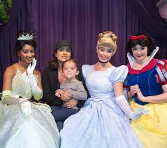 Find out how she's trying to build her beauty clientele. Salma Hayek Daughter Valentina At Disneyland Photo Huffpost