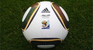 D'autres, au contraire, sont à peine au courant de ce qui se prépare. Le Ballon De La Coupe Du Monde De Football Est Parfait Trop Parfait