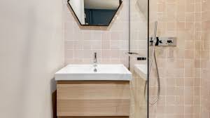 Gain De Place Petite Salle De Bain Sur Pinterest En 2020 Petite Salle De Bain Douche Petit Espace Relooker Salle De Bain
