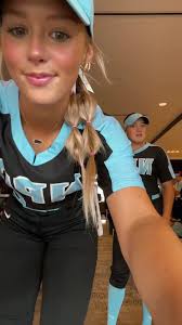 Ella Cross🤪🧡 (@ellacrosss)