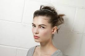 Quelle coupe quand on perd ses cheveux femme. Calvitie Au Feminin Comment Camoufler Une Perte De Cheveux Elle Quebec
