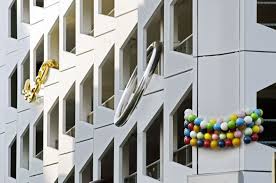Parking Garage Karlsplatz Dusseldorf De Ten Objects Of Differing Sizes Have Been Threaded Into The Perforated Outdoor Art Jewelry Art Sculpture Installation