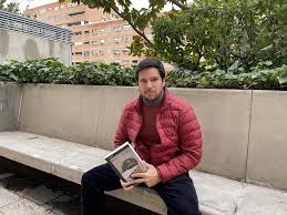 Renato Cisneros: "Al escribir no debes pensar en nadie, solo en uno mismo"