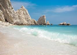 Le rocce del conero creano spiagge solitarie paradiso degli amanti della natura. Nelle Marche Alla Scoperta Del Conero Lonely Planet