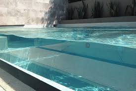 10 Belles Piscines A Parois De Verre Sur Un Ou Plusieurs Cotes