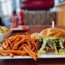 RED ROBIN GOURMET BURGERS AND BREWS
